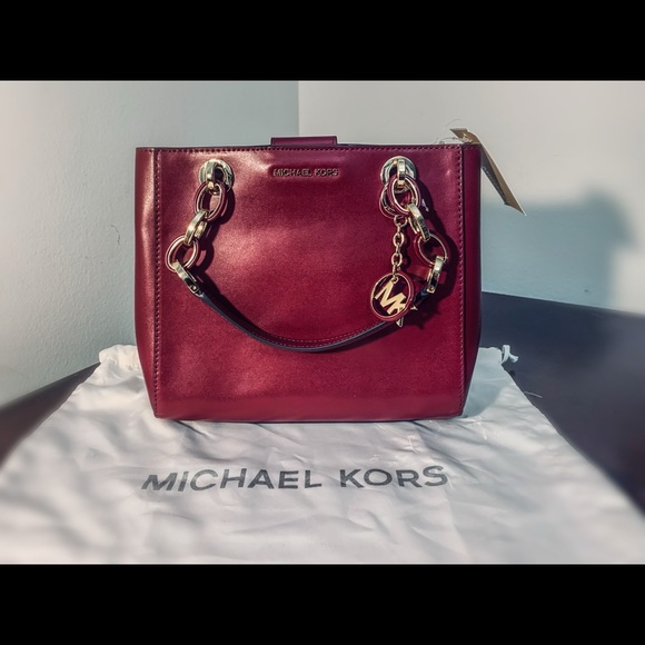 Gorgeous lipstick red Original Michael Kors bag-gold hardware - Picture 3 of 3